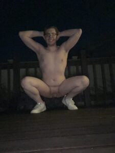 A faggot in its natural pose outdoors