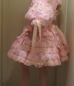 Chrisissy-Sissy-in-Pink-301×600