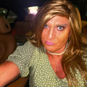 kelly long hair