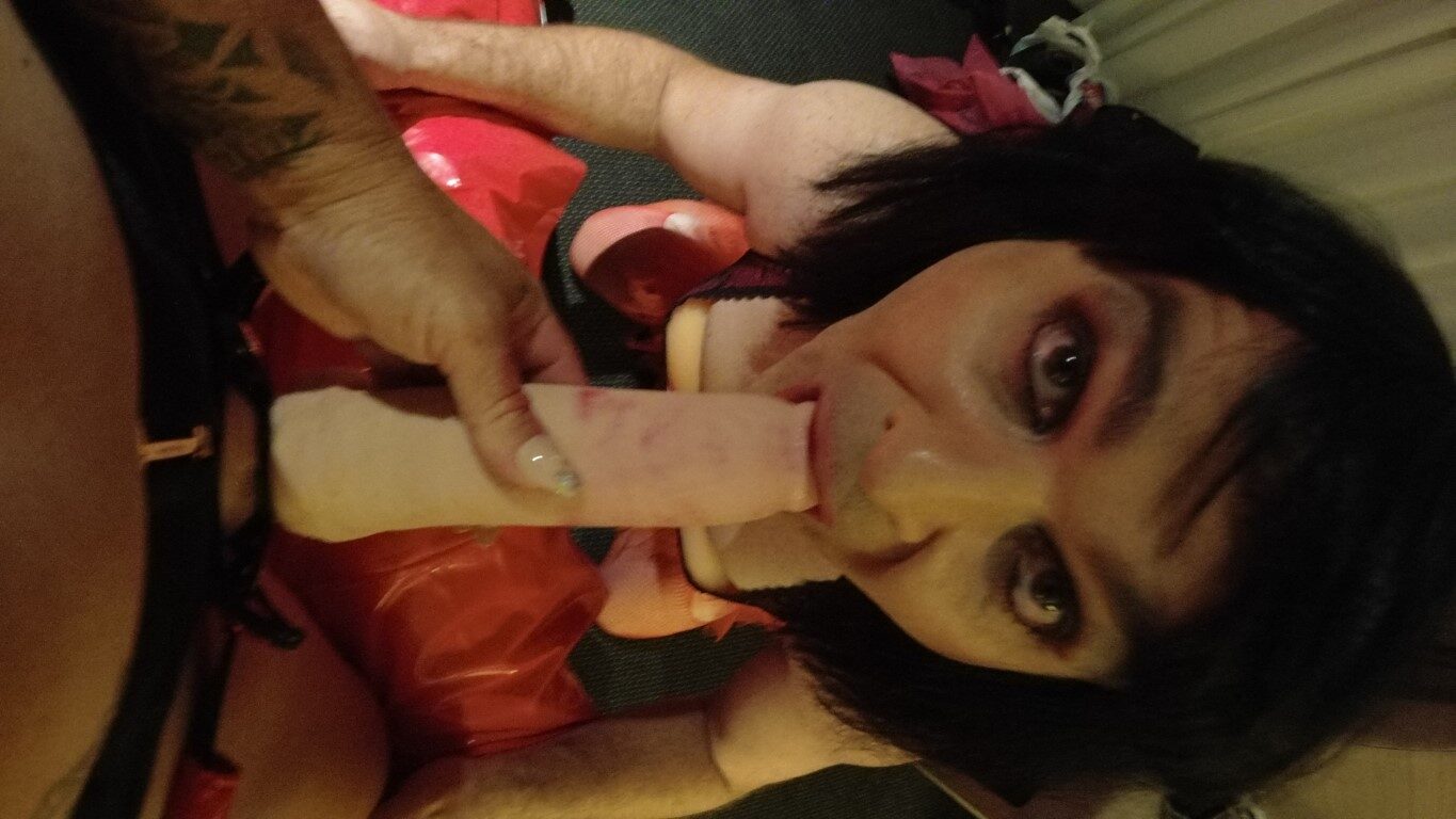 sissy jona close up5 (Medium)