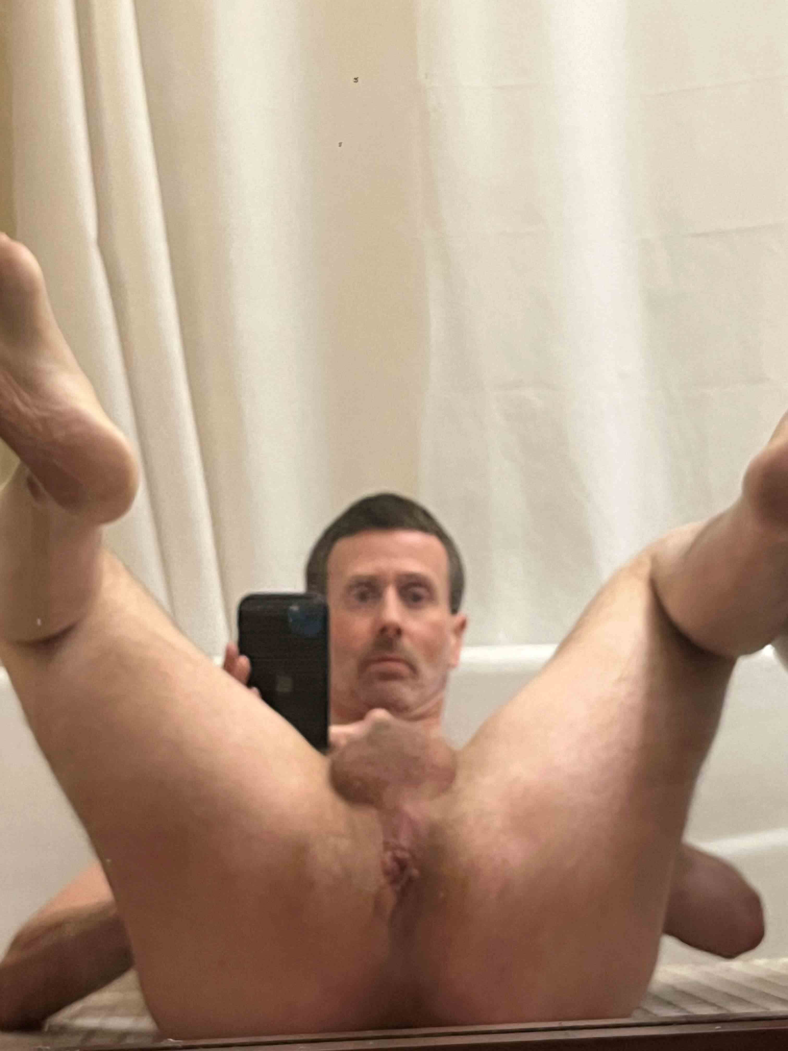 Me show face and pussy EF.com