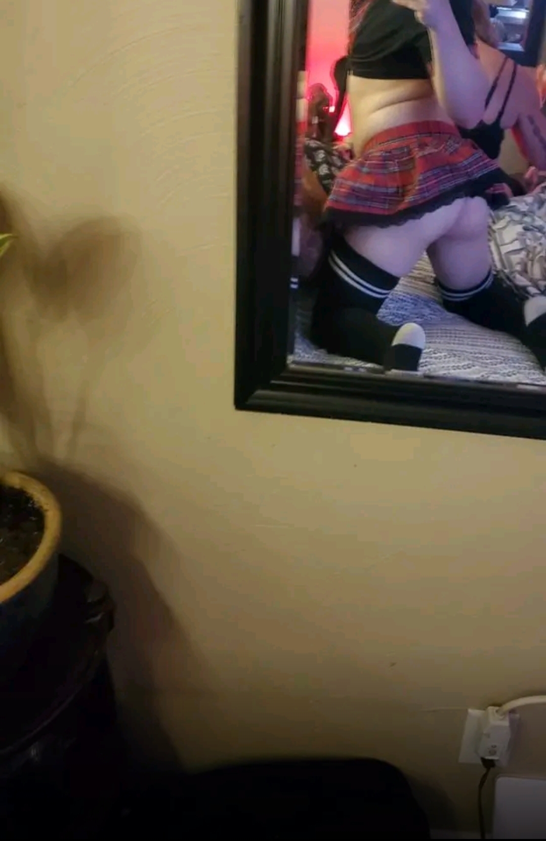 Screenshot_20230208-065335_Grindr