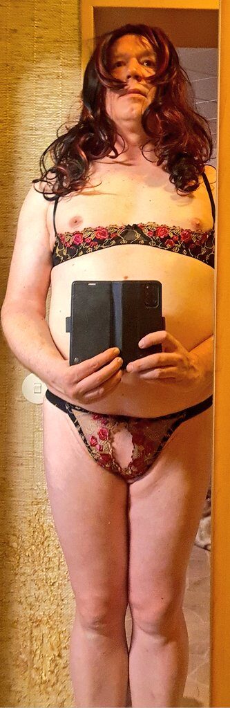 Saskia with open underware and tucked