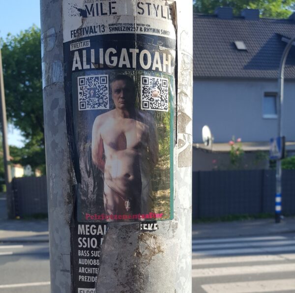 städtische Leckhure, QR Code scannen, Leckhure nachhause bestellen, Fotze entsaften lassen