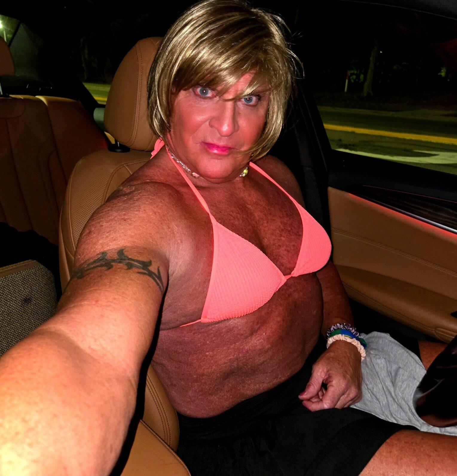 Iām Kelly MichaelsāformerlyāMichael Dickey in Myrtle Beach S.C. and Iām gay and proud to be a sissy CD too!