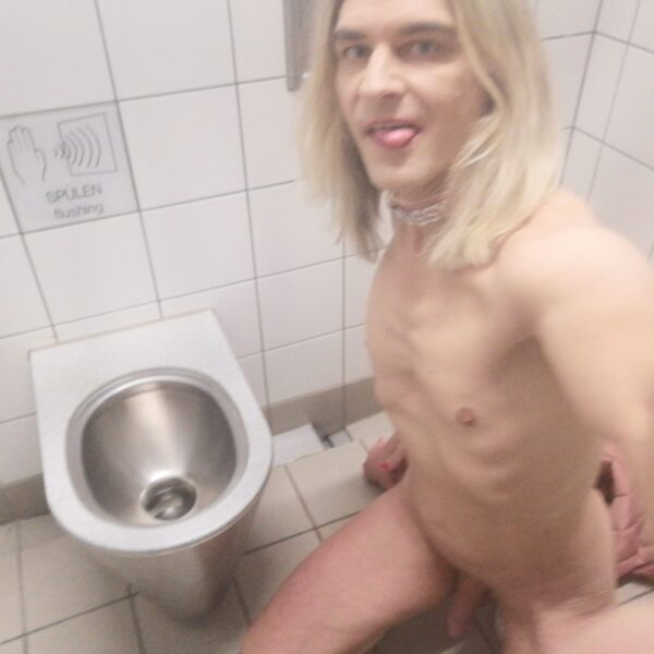 Truckstop toilet whore Niels 003